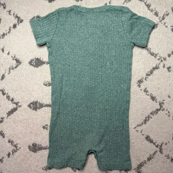 KATE QUINN Ribbed Green Shorts Romper Outfit - Picture 4 of 4